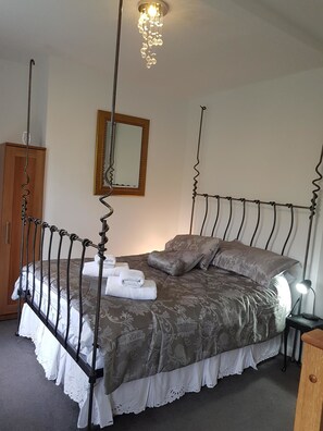 Apartment | 1 bedroom, desk, iron/ironing board, free WiFi - The Retreat (Huddersfield)