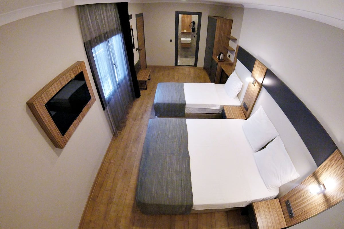 Standard Triple Room | In-room safe, desk, soundproofing, free WiFi