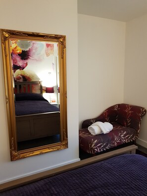 Double Room Single Use | 1 bedroom, iron/ironing board, free WiFi, bed sheets