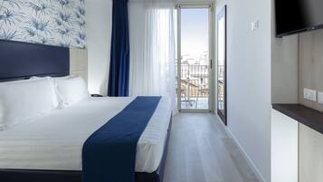 Departamento, 1 habitación, balcón | Caja de seguridad en la habitación y escritorio