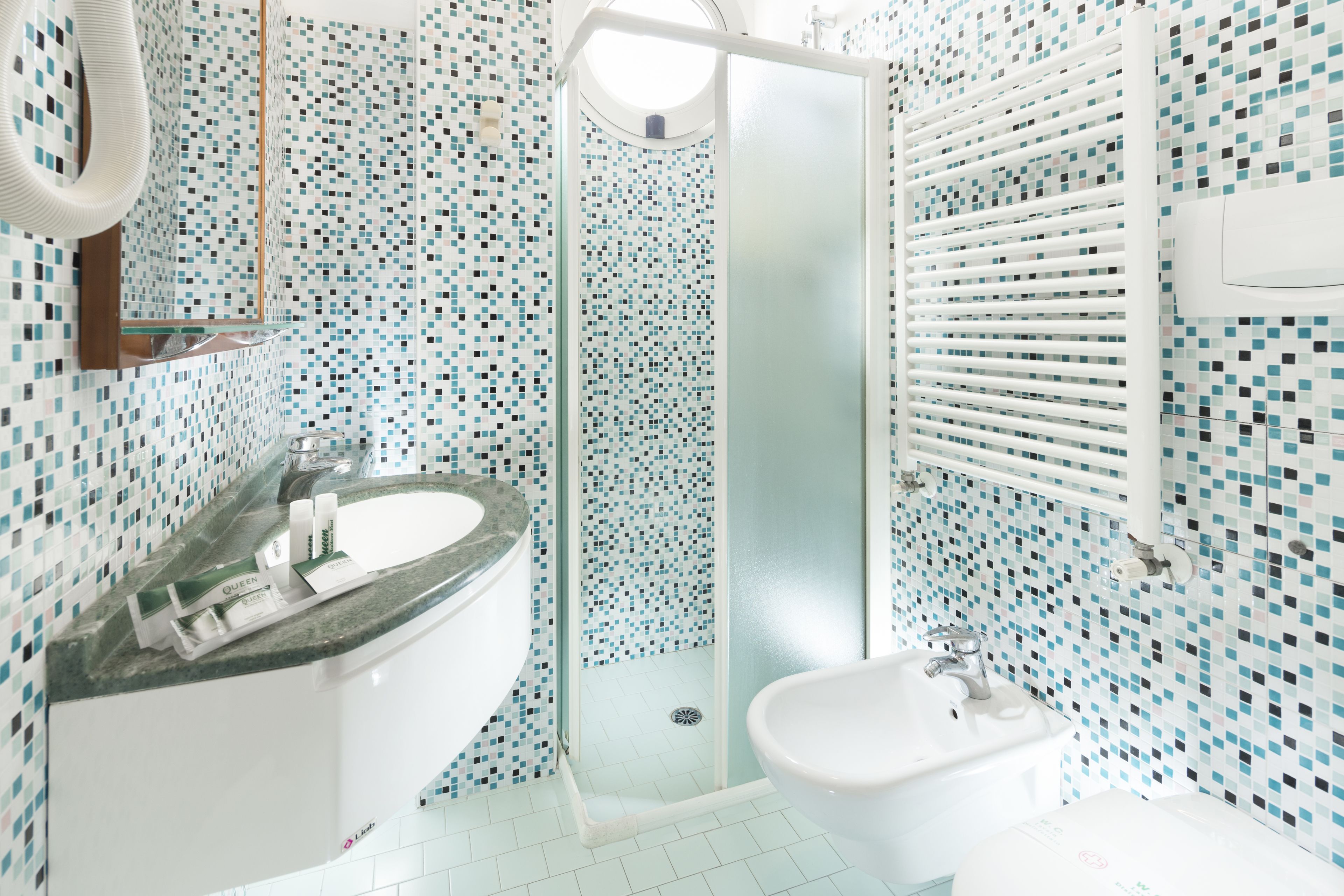 shower, rainfall showerhead, free toiletries, hair dryer