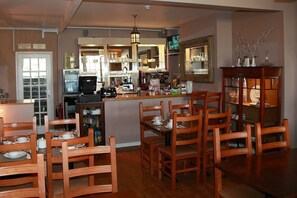 Dining - Hampton Court Hotel (East Molesey)