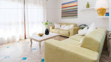 Basic Double Room, 1 Bedroom | Living area | Flat-screen TV