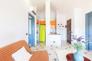 Basic Apartment, 2 Bedrooms, City View, Tower | Living area - Giaco's Rooms (Villasimius)