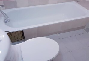 Kylpyamme, ilmaiset hygieniatuotteet, pyyhkeet