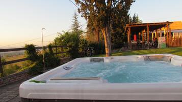 Bain à remous extérieur