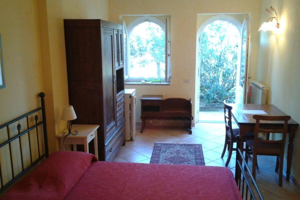 Habitación doble | Ropa de cama de alta calidad, minibar, escritorio y cunas gratuitas