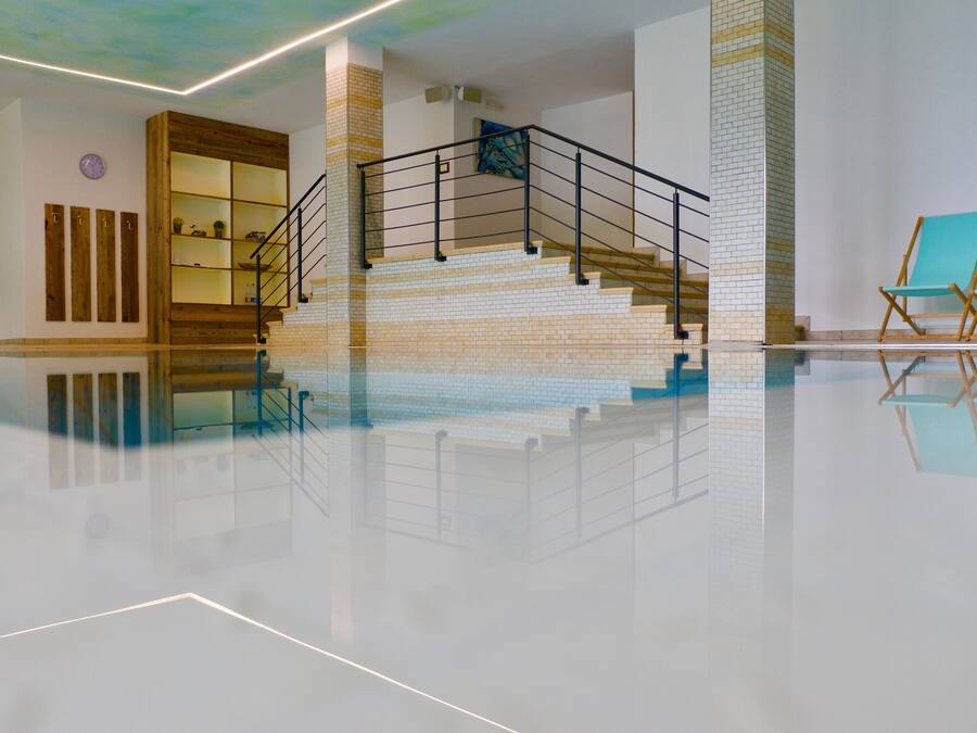 Una piscina cubierta