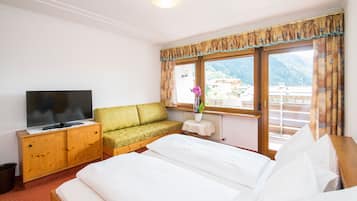 Classic-Doppelzimmer | Hochwertige Bettwaren, Zimmersafe, Schreibtisch, Verdunkelungsvorhänge
