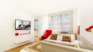 Exclusive Apartment, 2 Bedrooms | Living room | Flat-screen TV