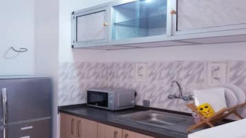 Suíte estúdio urbana | Cozinha privada | Geladeira, micro-ondas, fogão, cooktop