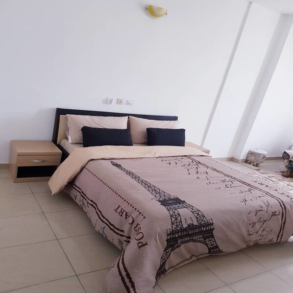 City Studio Suite | 1 bedroom, desk, iron/ironing board, free WiFi