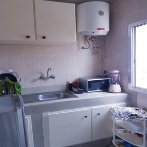 Suite estudio Confort | Cocina privada | Frigorífico grande, microondas, horno y placa de cocina