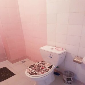 Comfort Studio Suite | Bathroom | Shower, towels - Les Résidences Rima 4 (Abidjan)