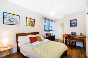 Superior Apartment, 2 Double Beds | 1 bedroom, premium bedding, iron/ironing board, free wired Internet - Simon Apartment - London Launchpad (London)