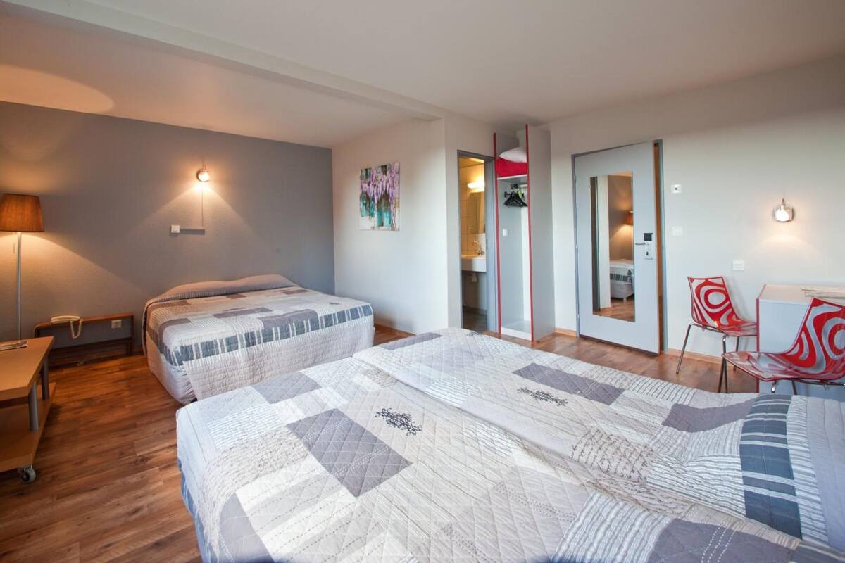 desk, soundproofing, iron/ironing board, free wifi