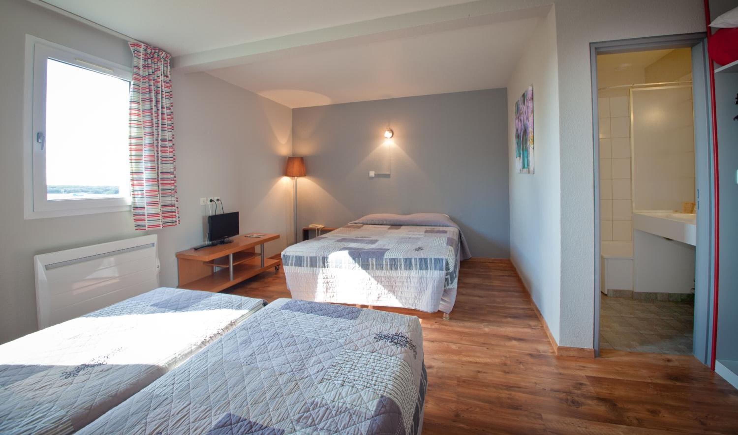 desk, soundproofing, iron/ironing board, free wifi