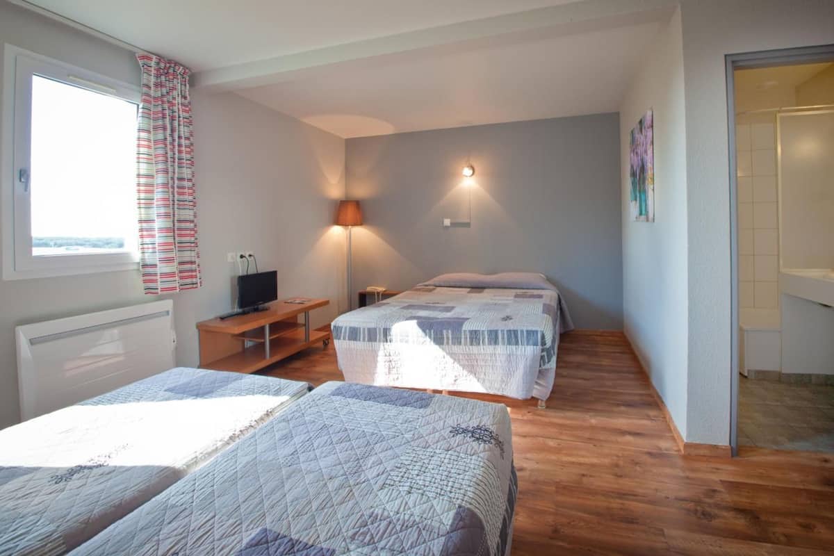 desk, soundproofing, iron/ironing board, free wifi