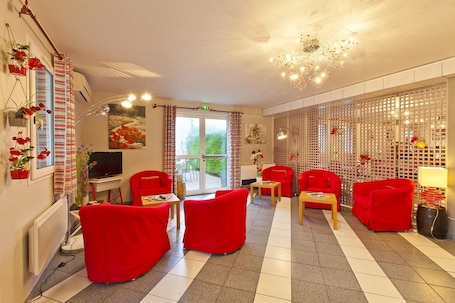 Lobby lounge. La Grange de Marie
