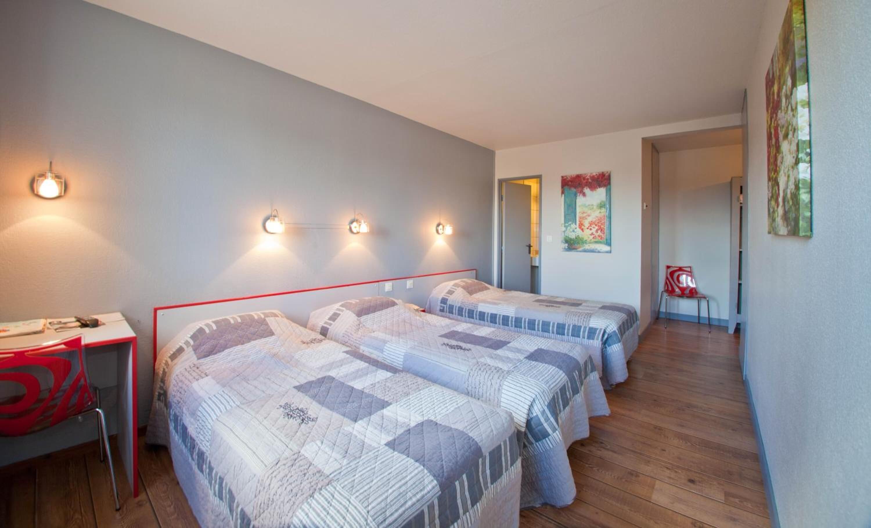 desk, soundproofing, iron/ironing board, free wifi