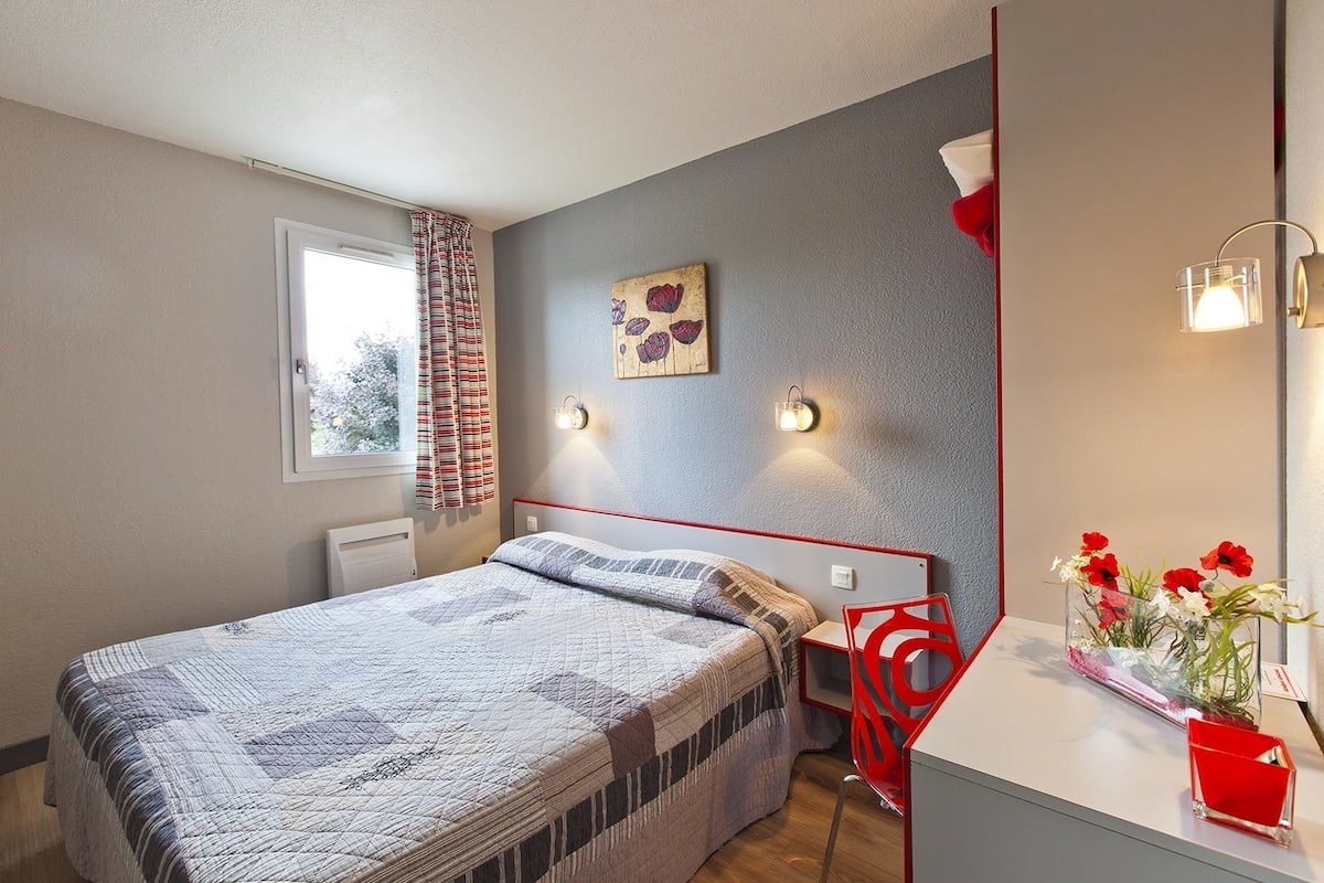Double Room | Desk, soundproofing, iron/ironing board (on request), WiFi (free)