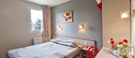 Habitación doble | Escritorio, insonorización, tabla de planchar con plancha y wifi gratis