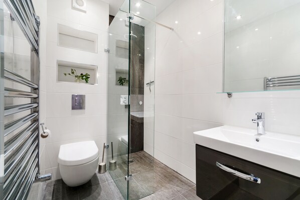 Design Loft, 3 Bedrooms | Bathroom