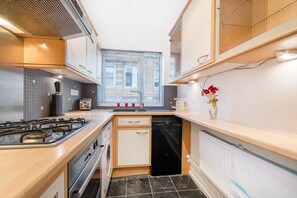 Design Loft, 3 Bedrooms | Private kitchenette | Fridge, microwave, oven, stovetop - Covent Garden Dreams (London)