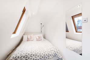 Loft de diseñador, 3 habitaciones | 1 habitación y ropa de cama de alta calidad 