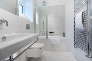 Executive Apartment, 4 Bedrooms | Bathroom amenities | Combined shower/tub, free toiletries, towels