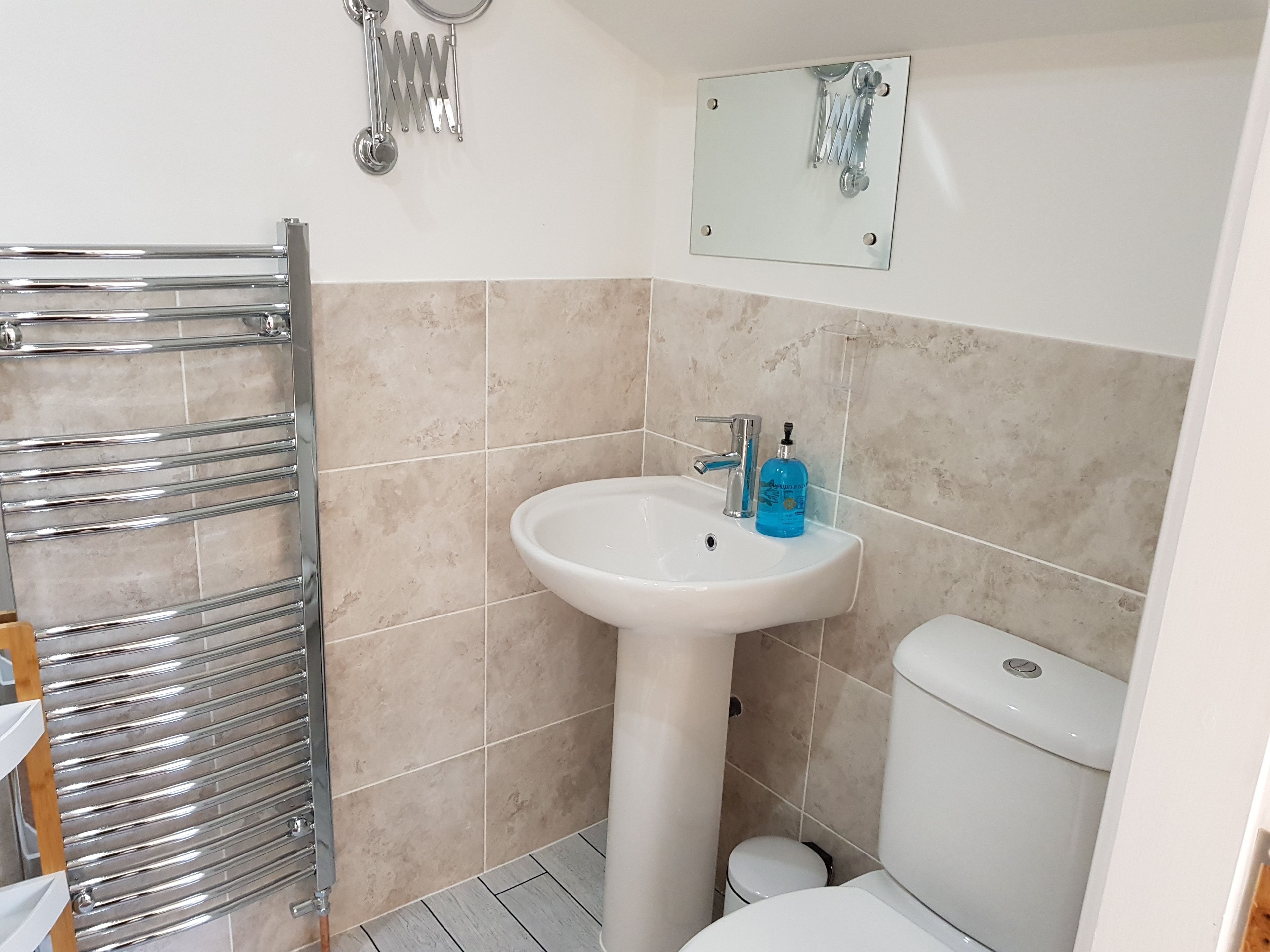 Basic Apartment | Bathroom | Shower, hair dryer, towels
