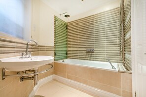 Bathroom - Royal London Hyde Park Apartment (London)
