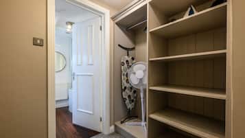 Habitación doble, 1 cama matrimonial | Tabla de planchar con plancha y wifi gratis
