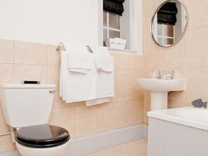 Ducha y bañera combinadas y artículos de higiene personal gratuitos