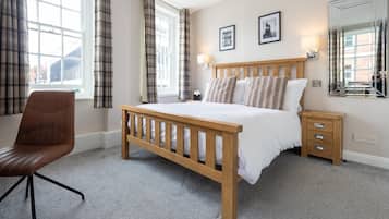 Double Room, 1 Double Bed | Iron/ironing board, free WiFi