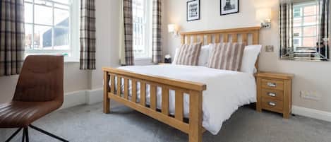 Double Room, 1 Double Bed | Iron/ironing board, free WiFi