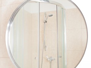 Duschwanne, kostenlose Toilettenartikel, Haartrockner