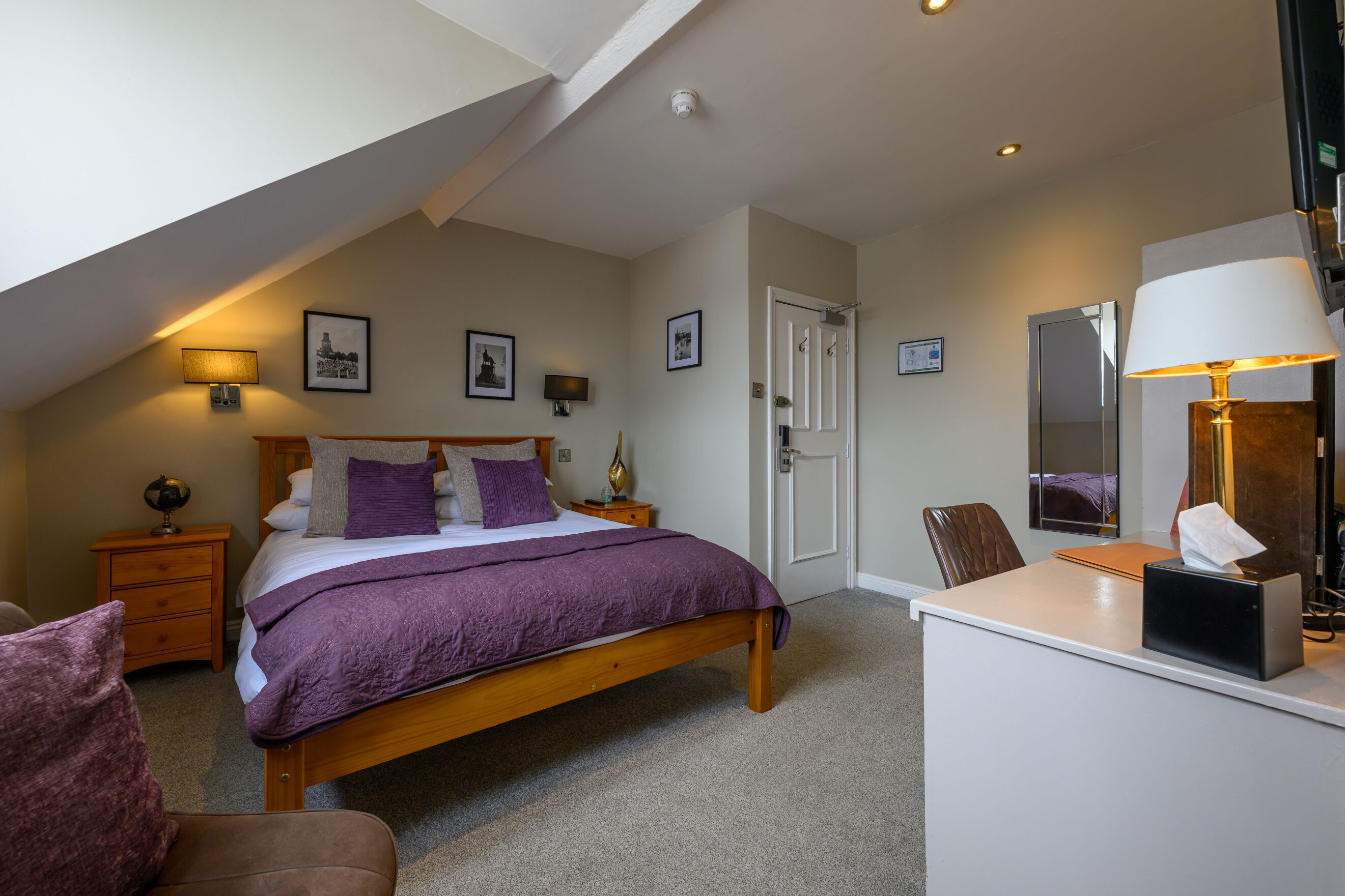 Double Room, 1 Double Bed | Iron/ironing board, free WiFi