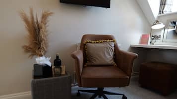 Single Room | Iron/ironing board, free WiFi