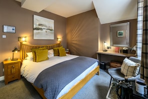Classic Double Room, 1 King Bed | Iron/ironing board, free WiFi - The Loopy Shrew (Shrewsbury)