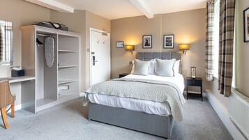 Classic Double Room, 1 King Bed | Iron/ironing board, free WiFi