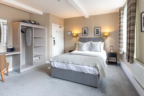 Habitación clásica doble, 1 cama de matrimonio grande | Tabla de planchar con plancha y wifi gratis