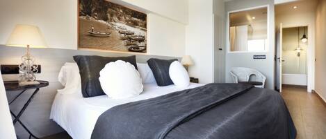 Deluxe Double or Twin Room, Sea View | In-room safe, free WiFi, bed sheets