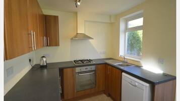 Kır Evi, 2 Yatak Odası, Bahçe Manzaralı | Özel mutfak | Tam boy buzdolabı, mikrodalga fırın, fırın, set üstü ocak