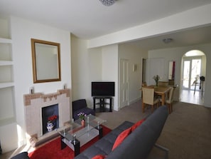 Flat-screen TV - Victorian Rose Cottage (Deal)