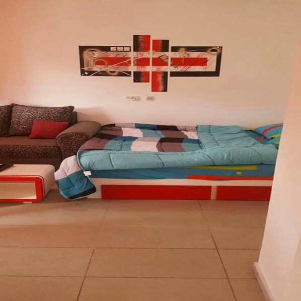 1 habitación, escritorio, tabla de planchar con plancha y wifi gratis 