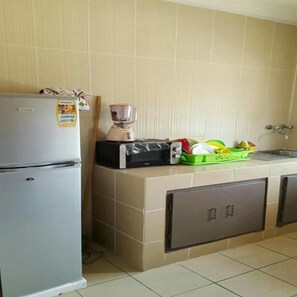 Classic Studio, 1 Bedroom | Private kitchen | Fridge, microwave, oven, stovetop