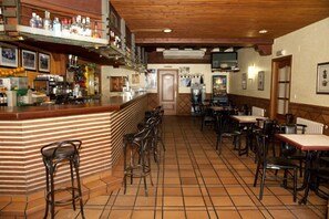 Bar (on property) - Hostal Las Nieves (Salduero)