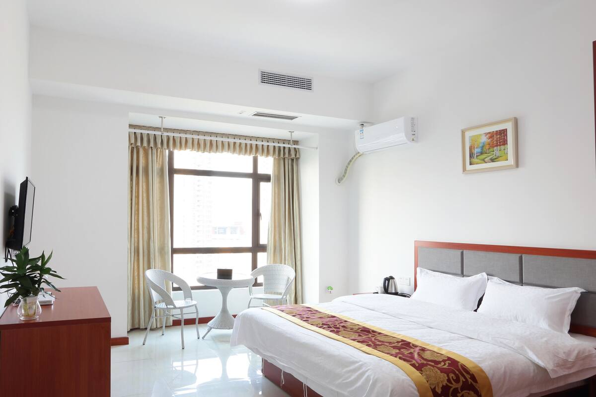 Schreibtisch, kostenloses WLAN