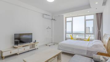 Familienzimmer, 1 Schlafzimmer, Meerblick | 1 Schlafzimmer, Schreibtisch, schallisolierte Zimmer